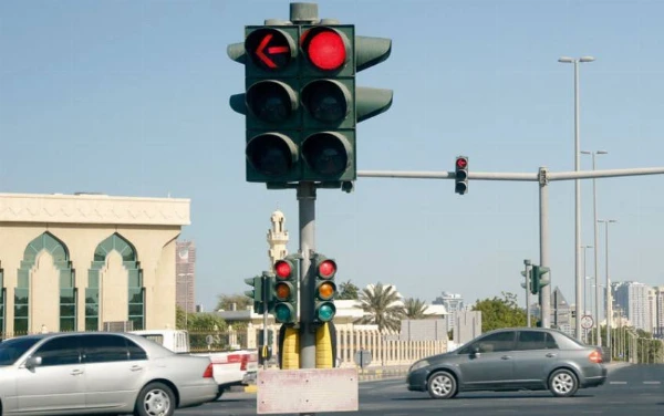غرامة قطع الإشارة الحمراء في السعودية.. هل يمكن تخفيض المخالفة بعد رفض الاعتراض؟ 1 download 1