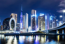 هل يمكن العودة إلى الإمارات بعد دفع المخالفات والخروج بتصريح مغادرة؟