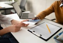 استعدادات الأسر للسفر إلى السعودية