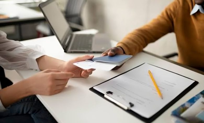 استعدادات الأسر للسفر إلى السعودية