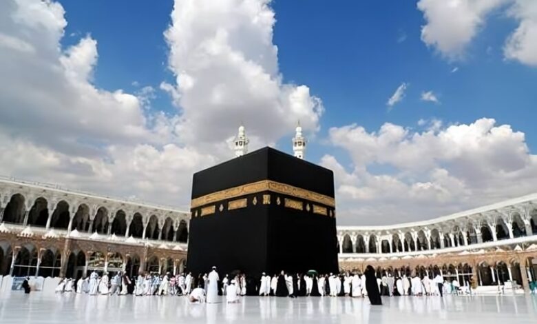 تأشيرة العمرة أم الزيارة العائلية؟ أيهما أقل تكلفة للمصريين في السعودية وما الخيار الأنسب لاستقدام الوالدة؟ 1 تأشيرة العمرة متعددة الدخول