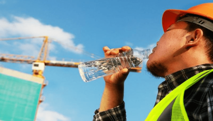 أخطاء غذائية شائعة تزيد الشعور بالعطش والإجهاد في الأجواء الحارة