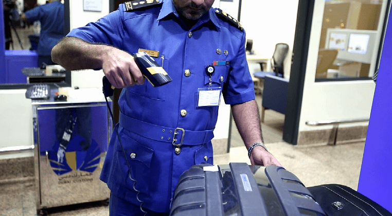 جمارك دبي ترفع جاهزيتها لموسم الصيف.. 7 ثوان لتفتيش الحقائب ومشروع جديد لفحص الحيوانات 2 image
