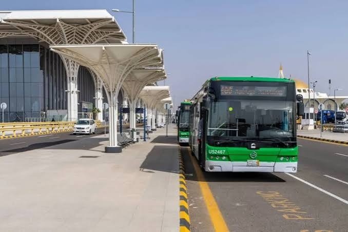 أفضل طريقة للسفر من المدينة المنورة إلى الرياض.. مقارنة بين الطيران والمواصلات 3 أفضل طريقة للسفر من المدينة المنورة إلى الرياض