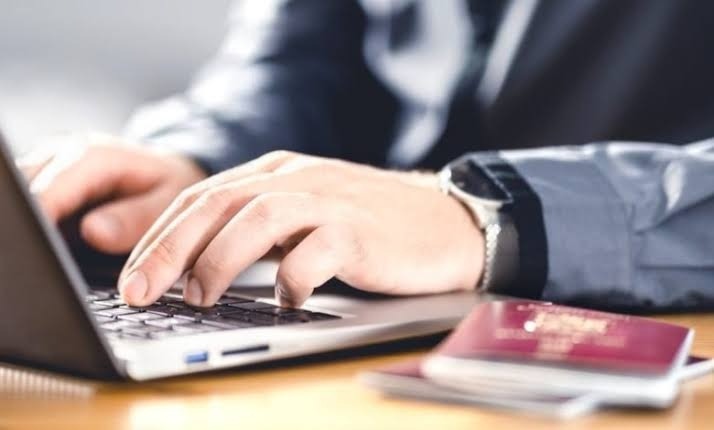 هل تؤثر المخالفات المرورية على تجديد الإقامة في الخليج؟