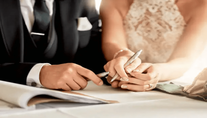 الزيارة العائلية إلى السعودية.. هل يلزم توثيق قسيمة الزواج بالكامل في يوم واحد؟ 3 توثيق قسيمة الزواج للزيارة العائلية