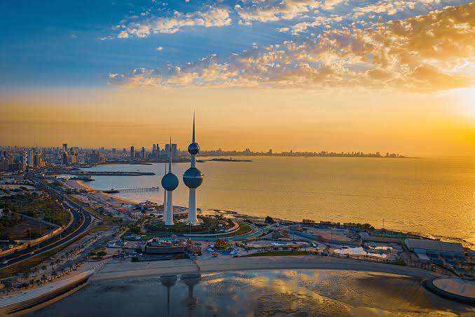 الإقامة طويلة الأمد في الكويت.. فئات جديدة تفتح باب الاستقرار للمقيمين 1 الإقامة طويلة الأمد في الكويت