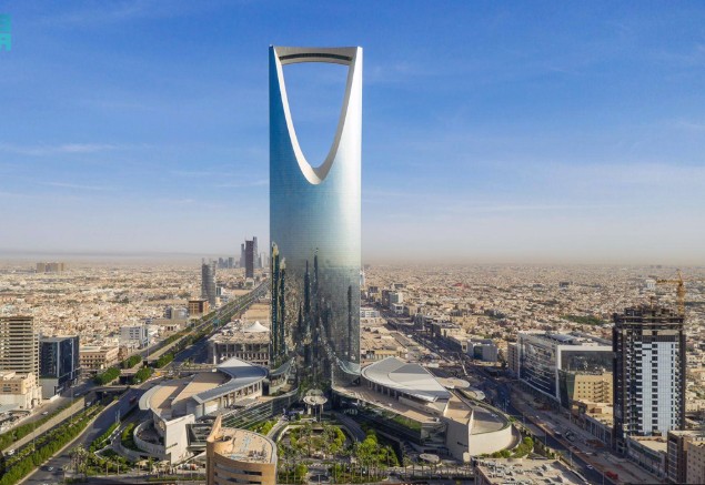 تأخر تصديق طلب الزيارة العائلية في السعودية.. هل يمكن استخراجها من كفيل آخر؟ 1 الرياض