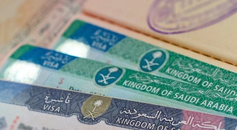 الخروج والعودة في السعودية.. ماذا تفعل إذا حاول صاحب العمل منع عودتك؟ 1 تأشيرة 2