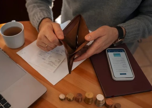 تأخر صرف الراتب في السعودية.. خطوات تضمن للعامل استرداد مستحقاته 1 تتتتت
