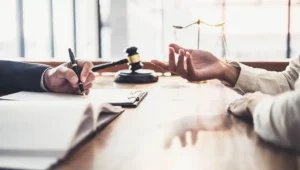 قرار تنفيذ ضد شركة في السعودية دون سداد المستحقات.. ماذا يفعل العامل؟ 3 قرار تنفيذ ضد شركة في السعودية دون سداد المستحقات - تعبيرية