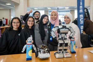 7 أسباب تجعل جامعة مصر للمعلوماتية خيارًا مهمًا لطلاب التكنولوجيا والذكاء الاصطناعي 2 طلاب جامعة مصر للمعلوماتية