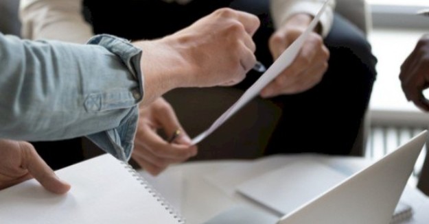 حقوق العامل قبل توقيع عقد العمل في السعودية.. كيف تتجنب البنود المجحفة؟ 2 كونت 2