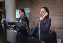 موظف استقبال في فندق - تعبيرية