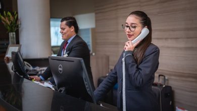 موظف استقبال في فندق - تعبيرية