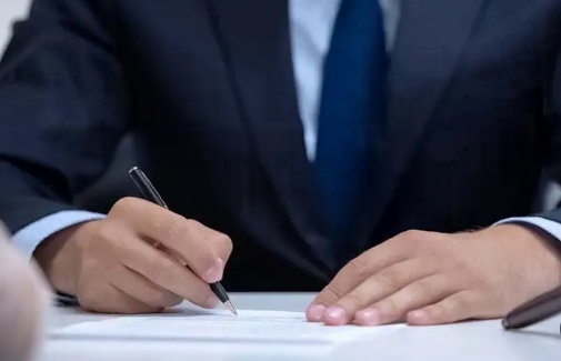 تأشيرة الخروج والعودة في السعودية 2026.. طريقة الاستعلام والشروط والرسوم 2 تأشيرة الخروج والعودة في السعودية
