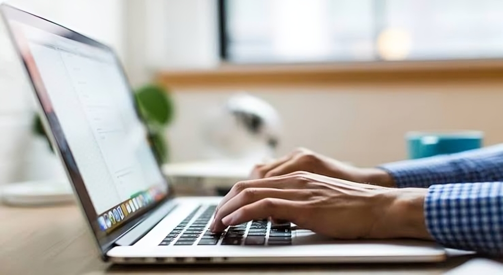 هل يشترط تغيير المهنة في جواز السفر إلى "عامل" قبل السفر للسعودية؟ 2 تغيير المهنة في جواز السفر قبل السفر للسعودية