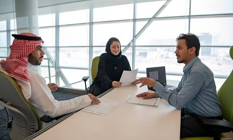 تمديد تأشيرة الخروج والعودة السعودية