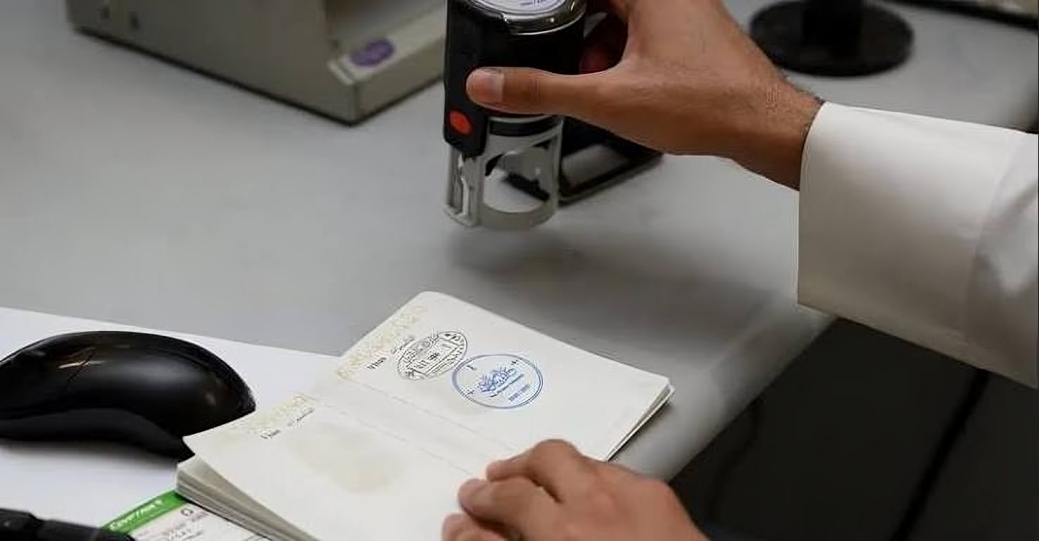 هل يحق لصاحب العمل مطالبة العامل برسوم التأشيرة إذا لم يسافر إلى السعودية؟ 2 رسوم إصدار تأشيرة العمل