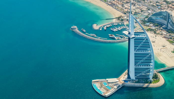 شروط استقدام الأسرة في الإمارات للمقيمين