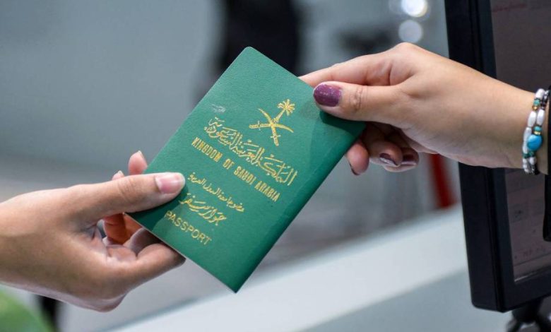 الاستعلام عن صلاحية جواز السفر السعودي 2026 إلكترونيا.. خطوات بسيطة 1 GettyImages 1177681812