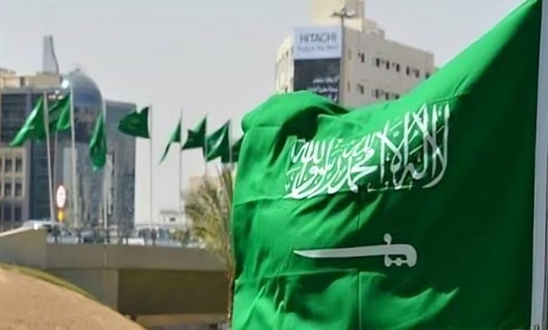 تمديد تأشيرة الخروج والعودة السعودية