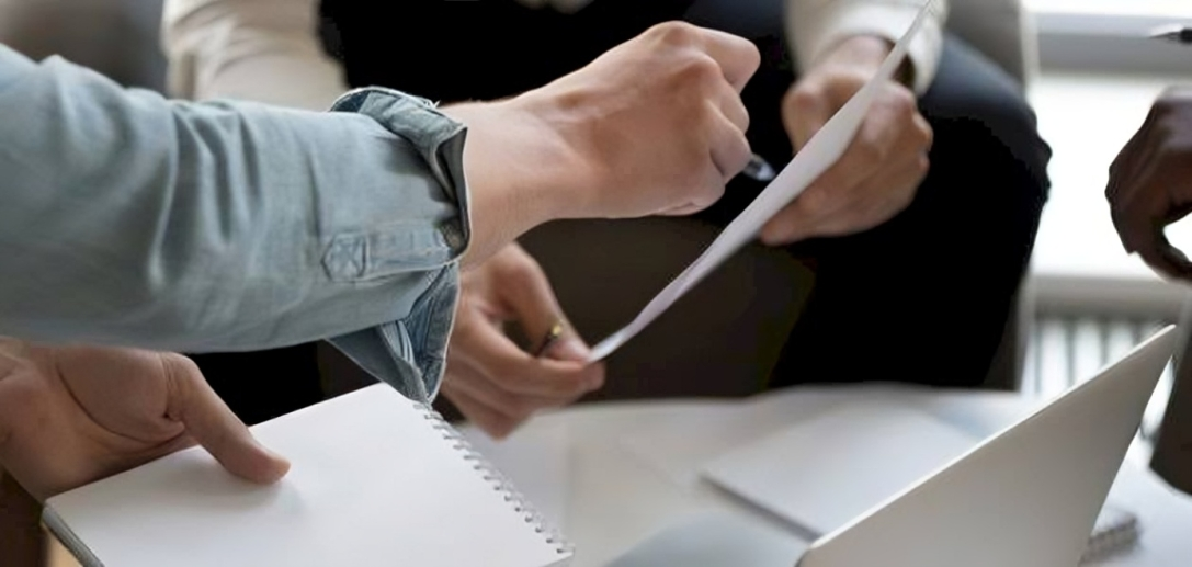توثيق عقد العمل في السعودية
