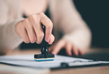هل يمكن العودة إلى السعودية بعد تجديد الإقامة وتمديد تأشيرة العودة؟