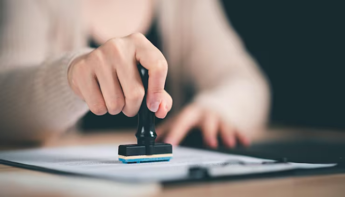هل يمكن العودة إلى السعودية بعد تجديد الإقامة وتمديد تأشيرة العودة؟