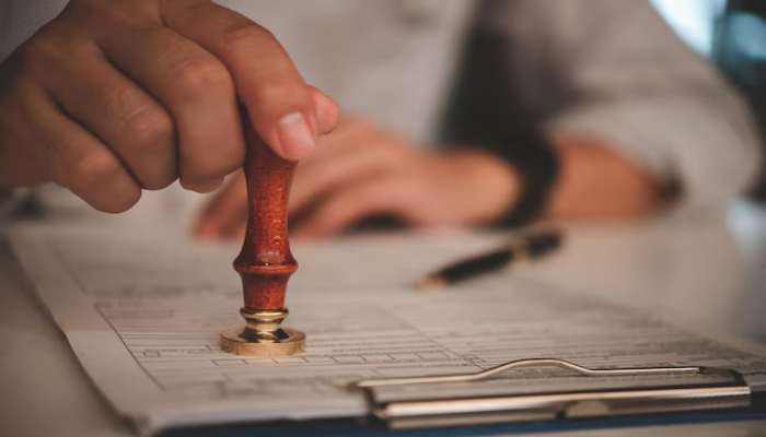 هل يمكن للأبناء العودة إلى السعودية بعد انتهاء تأشيرة الخروج والعودة دون مشكلة