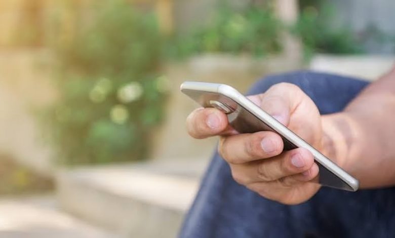 تجديد الإقامة في الكويت من الهاتف