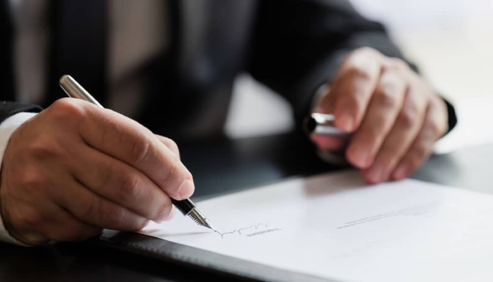 تعديل المسمى الوظيفي إلى مهنة أعلى في الإمارات