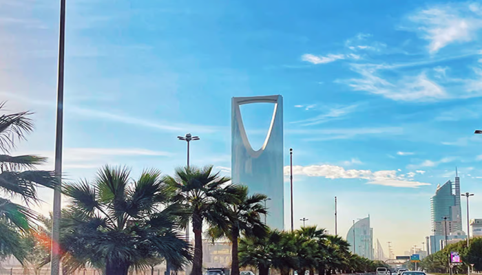 عقوبة الوافد الذي يعمل لحسابه الخاص في السعودية