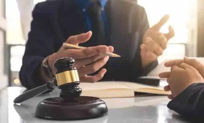 قانون العمل الإماراتي حقوق الموظف عند الاستقالة
