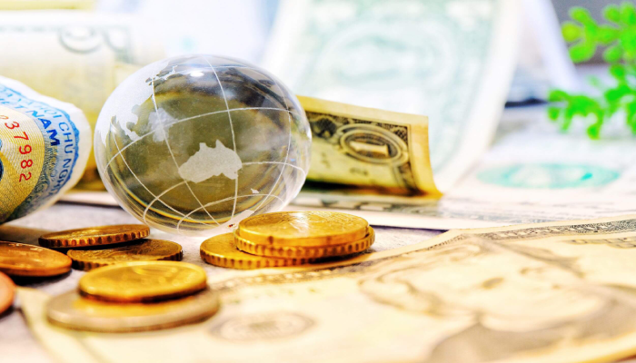 البنك أم شركة الصرافة في الإمارات