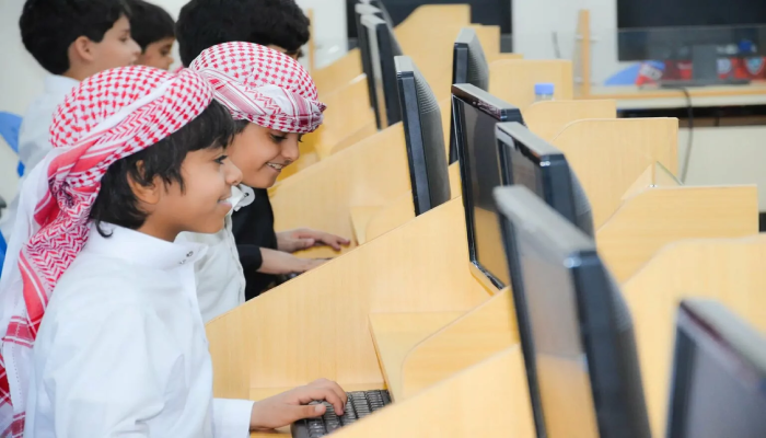 انطلاق الدراسة في مكة وجدة والطائف والمدينة