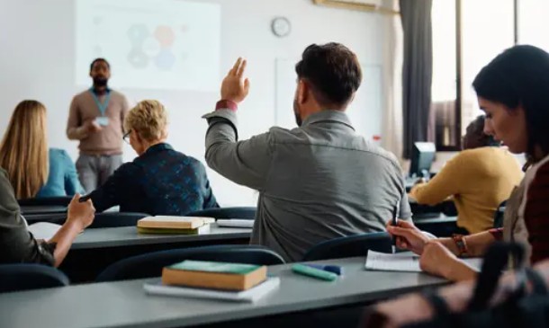 أبناء المصريين في الخليج.. متى يجب السفر إلى مصر لإنهاء إجراءات القبول الجامعي؟ 1 جامعي