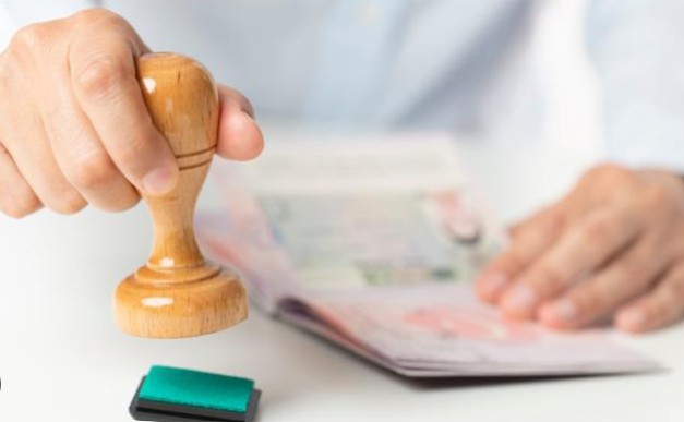10 سنوات بلا كفيل.. هل تنطبق «الإقامة الزرقاء» في الإمارات على الباحثين والمهندسين المصريين؟ 2 زرقاء