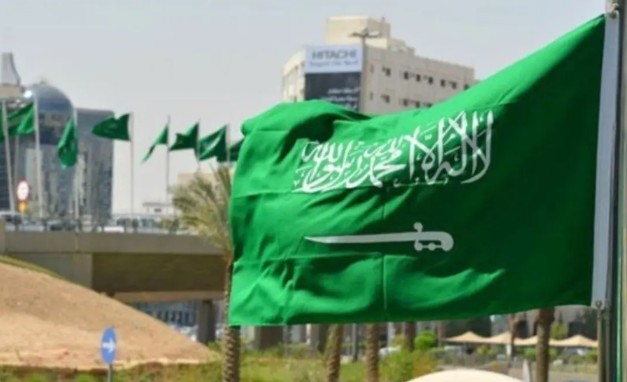 صاحب العمل يرفض مستحقات الإجازة وتذكرة السفر؟.. تعرّف على حقوق العامل في السعودية 1 سعودية