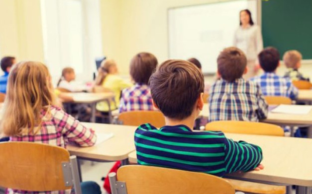 تسجيل طفلة مقيمة في الصف الأول الابتدائي بالسعودية 2026.. هل الحضانة شرط للقبول؟ 2 طفلة 3