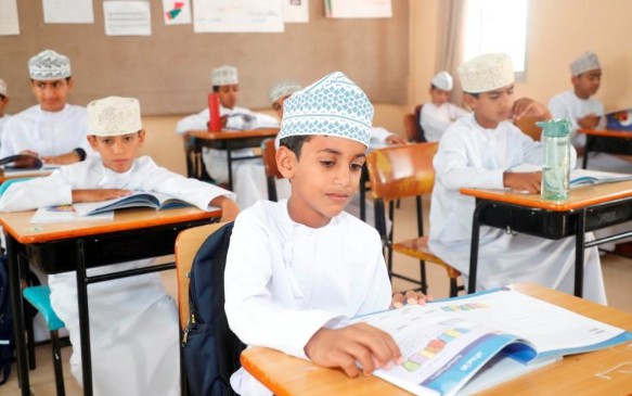 تسجيل الطلاب المصريين في مدارس سلطنة عُمان.. المستندات ومواعيد التقديم 2 طلاب 1 1