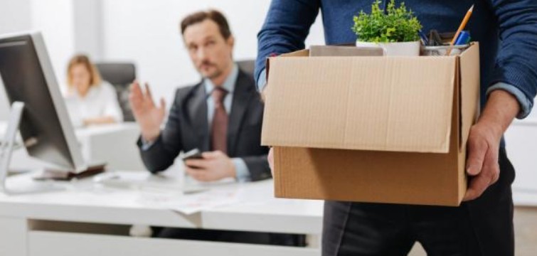 هل يحق للكفيل إصدار خروج نهائي للعامل بعد انتهاء العقد في السعودية؟ 1 عقد 1 1