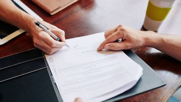 هل يحق للكفيل إصدار خروج نهائي للعامل بعد انتهاء العقد في السعودية؟ 2 عقققق