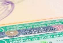 قبل استقدام حماتك للسعودية.. تعرّف على شروط الزيارة وإمكانية تحويلها لإقامة 3 لل