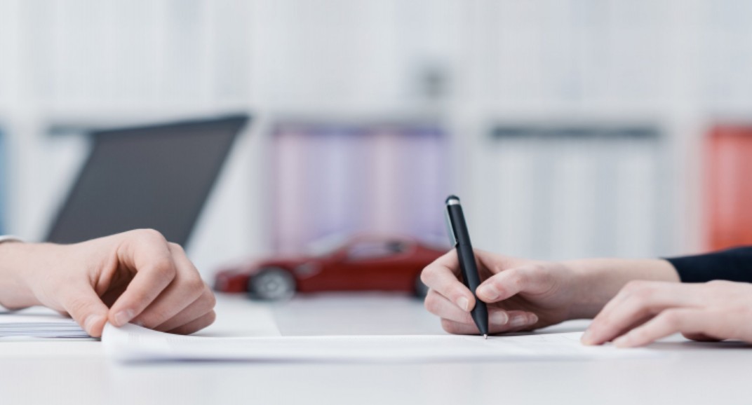 فقدت وظيفتك في الإمارات؟.. كيف تحصل على تعويض التعطل وتحمي مستحقاتك المالية؟ 2 مستحقات