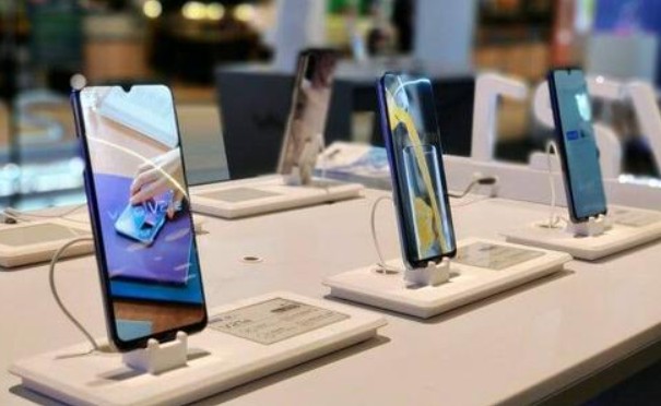 اشتريت موبايل من الخليج؟.. احسب الجمارك قبل الوصول إلى مصر 2 موب