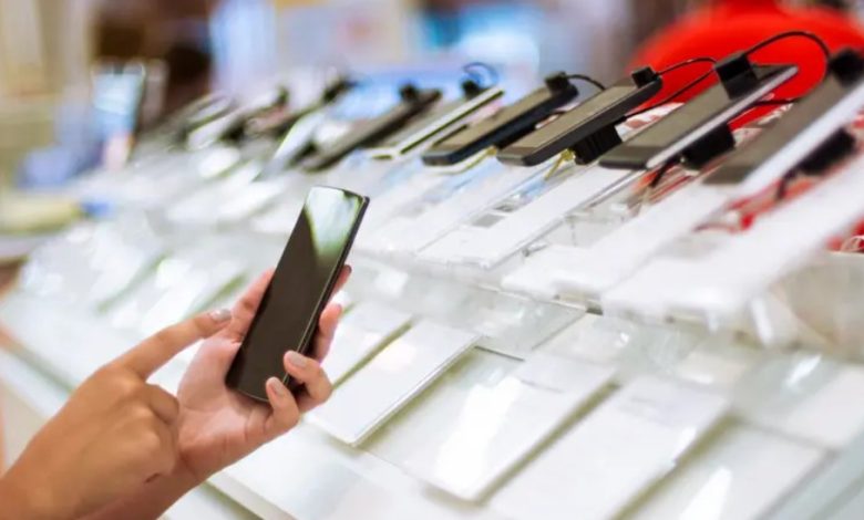 اشتريت موبايل من الخليج؟.. احسب الجمارك قبل الوصول إلى مصر 1 موبايل