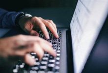 نقل العمل من شركة إلى أخرى في الإمارات.. هل يُطلب فيش وتشبيه جديد من مصر؟ 2 وظائف 2