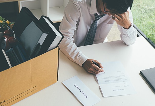 فقدت وظيفتك في الإمارات؟.. كيف تحصل على تعويض التعطل وتحمي مستحقاتك المالية؟ 1 وظيفة