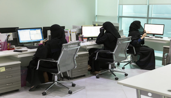 استقدام الزوجة والأبناء والأقارب للزيارة.. شروط الراتب الجديدة للمقيمين في الإمارات 2 استقدام الأقارب للزيارة في الإمارات